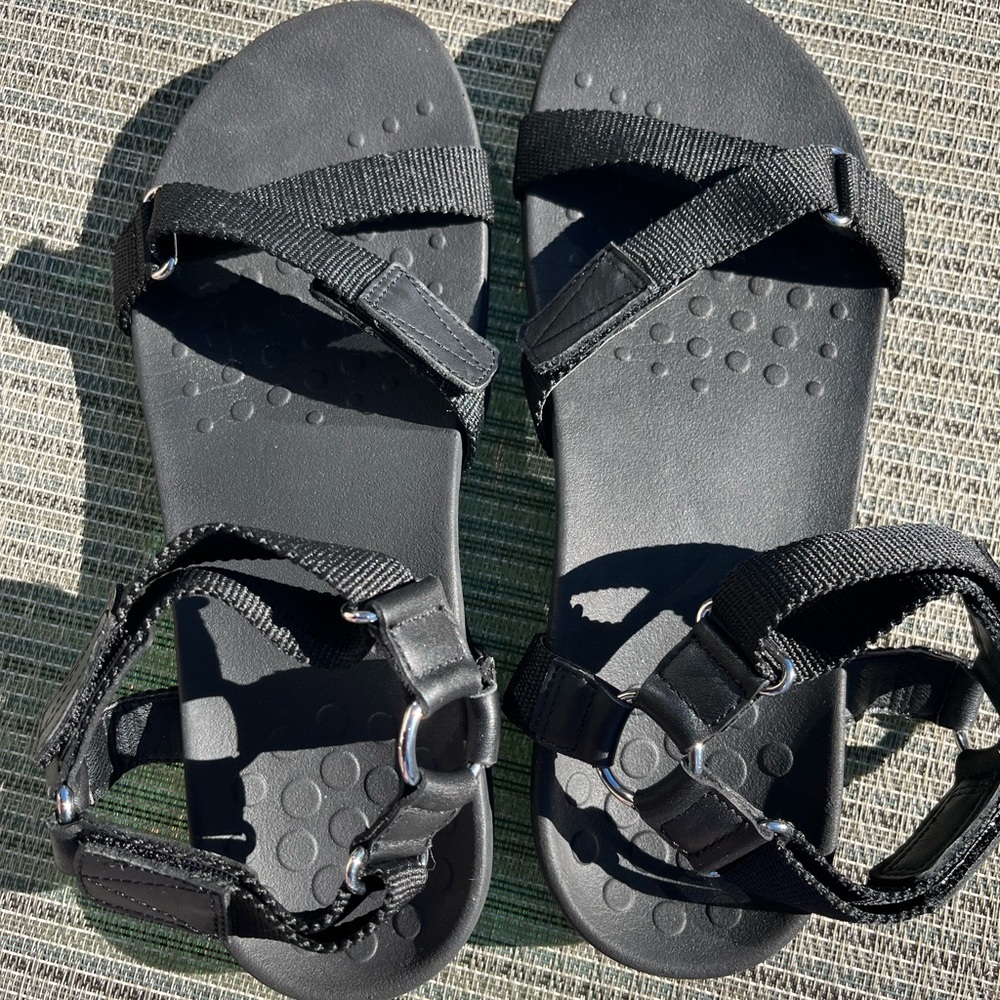Vionic black sandals sz 11W